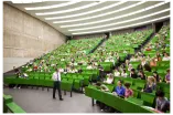 Hörsaal mit Studierenden