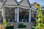 Flowering benches in front of the Audimax