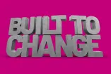 Grafik: Slogan Built to change in Beton-Optik mit pinkem Hintergrund