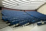 Foto: Innenaufnahme des größten Hörsaals im Hörsaalzentrum Ost von unten nach oben.