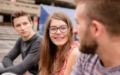 Studierende auf dem Forum