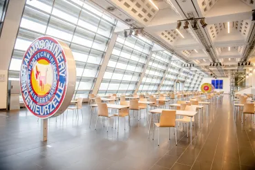 Foto: Leerer Mensa-Speisesaal