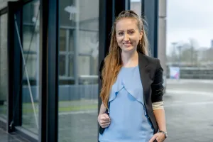 Porträtfoto Projektmanagerin Technische Dezernate Karen Majer.