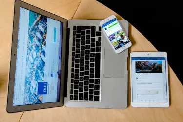 Ein Laptop, ein Tablet und ein Smartphone