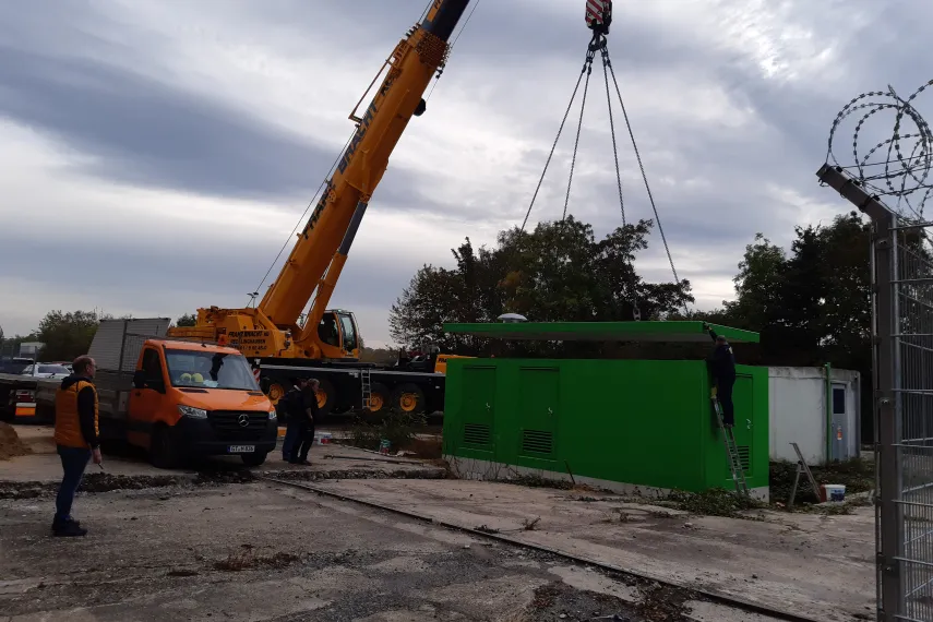 Montage des 2,4 MVA Trafos für die Prüfstände.