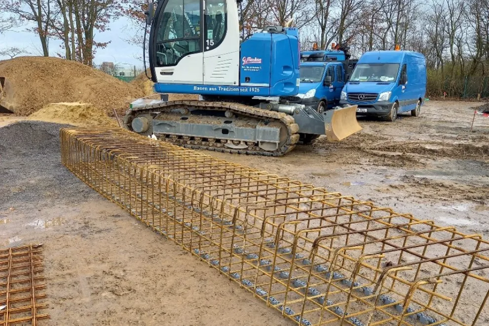 Bewehrungskorb der Tenniswand auf der neuen Freisportanlage für die Fakultät für Sportwissenschaft.