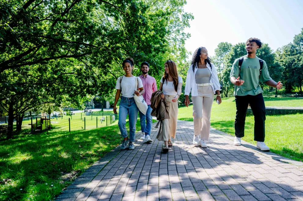 Studierende auf dem RUB-Campus
