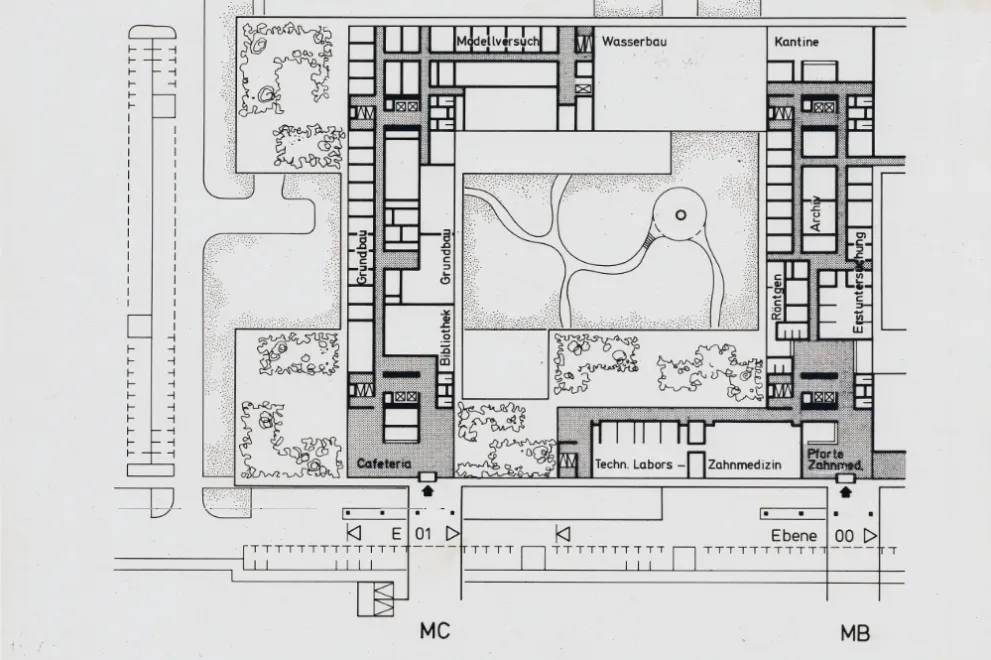 Das Bild zeigt den Grundriss eines Gebäudekonzepts aus der Planungshistorie der Gebäude MB, in dem sich heute u. a. das Universitätsarchiv befindet, und MC, die so jedoch nicht umgesetzt wurden. | The image shows the floor plan of an early layout concept for the MB building, which now houses the University Archive, and MC. The buildings‘ final layout is different, though.