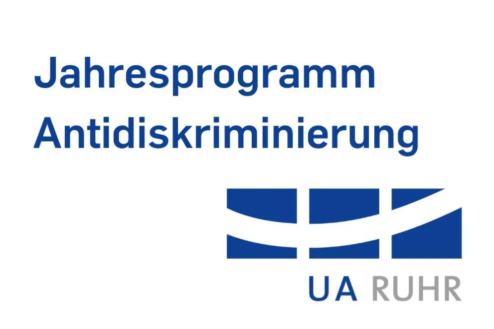 Vor weißem Hintergrund steht "Jahresprogramm Antidiskriminierung" und darunter das Logo der UA Ruhr