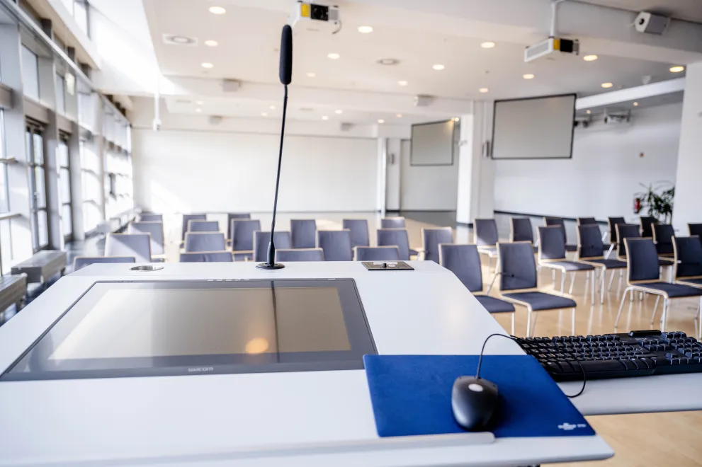 Photo: Technical desk in hall 2b in the Convention Center of Ruhr University Bochum