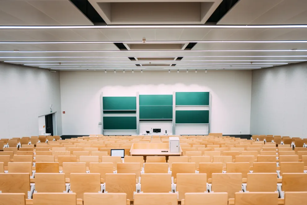 Photo: Lecture hall, photographed from top to bottom