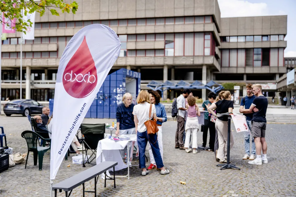 Photo: Stand at the forum in the middle of the RUB campus