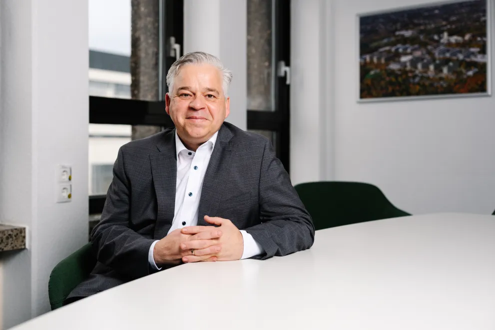 Achim Dilling, Kanzler der RUB in seinem Büro